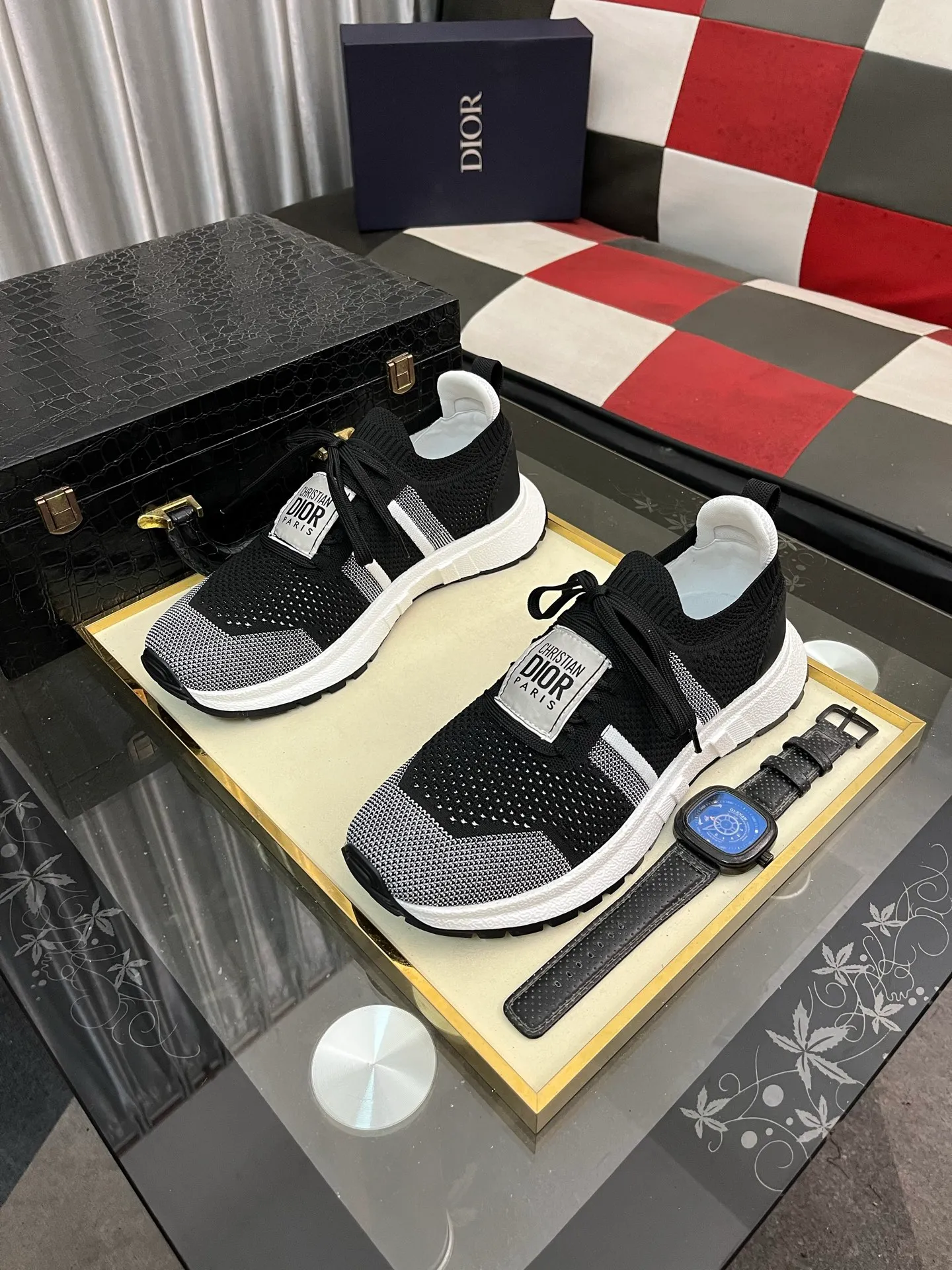Men's men's shoes 💰400⌚️⌚️Dior unique modern style sneakers. 🏃Casual LeFou original leather😍😍 Yangli (refuses to discolor and rub feet) soles: Original soles specially provided by the original factory, super cool😍 Lace-up to bring wind when walking👍Style design ⚠️Super comfortable and wear-resistant original soles. Code number: 38-443️⃣Colors available